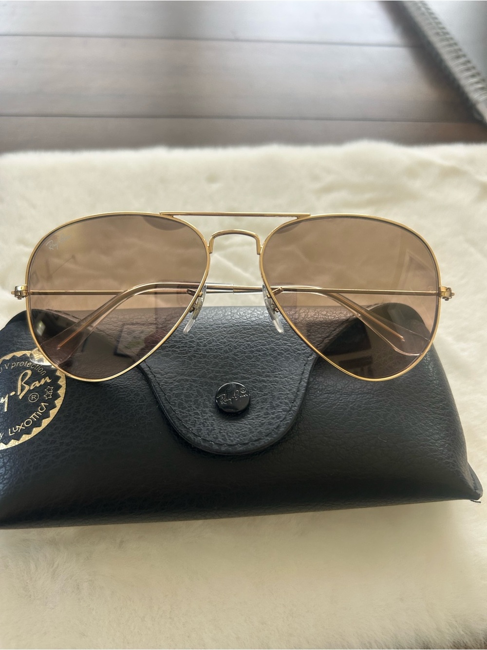 Ray-Ban Unisex Gold Aviator Pilot Sunglasses with Brown/pink Gradient